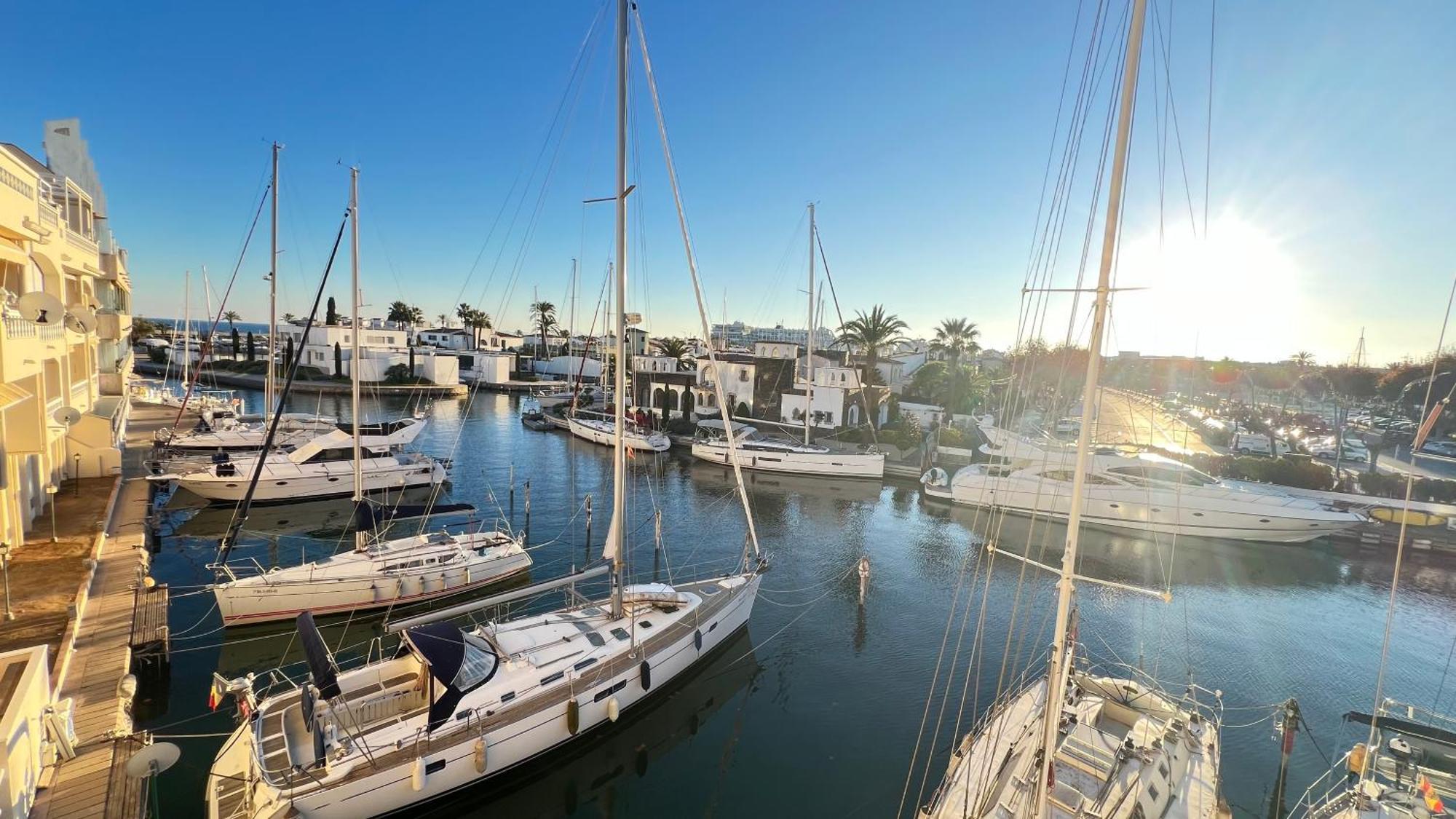 Estudio Frente Al Canal Con Terraza Empuriabrava Exteriér fotografie